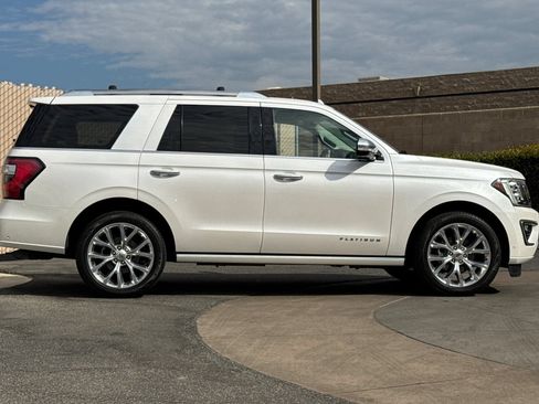 Used 2019 Ford Expedition Platinum RWD image 3