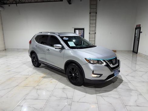 Used 2019 Nissan Rogue SL FWD image 3