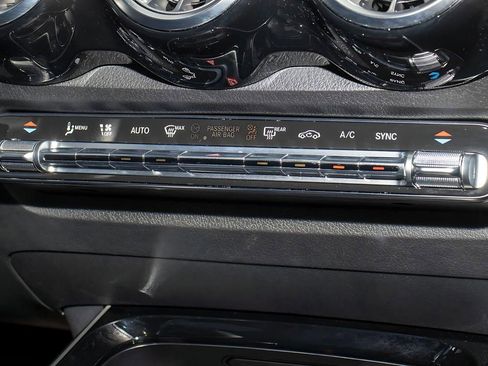 Used 2023 Mercedes-Benz GLB 250 GLB 250 image 24