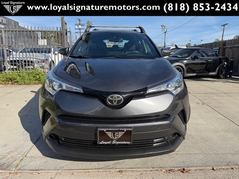 Used 2018 Toyota C-HR XLE image 2