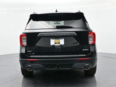 Used 2022 Ford Explorer XLT w/ Equipment Group 202A image 7