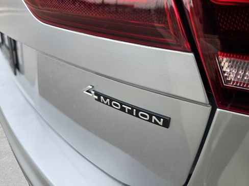 Used 2023 Volkswagen Tiguan SE R-Line image 11