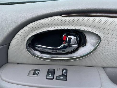 Used 2007 Buick Rainier CXL image 32