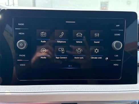 Used 2025 Volkswagen Taos SE image 21