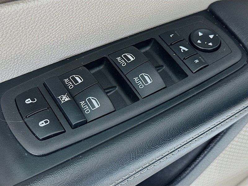 Used 2023 Chrysler Pacifica Limited FWD image 20