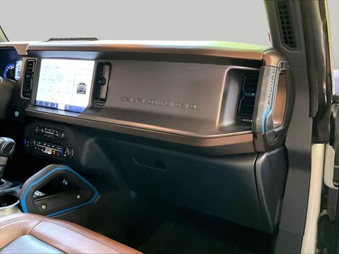 Used 2022 Ford Bronco Outer Banks w/ Sasquatch Package AWD/4WD image 28