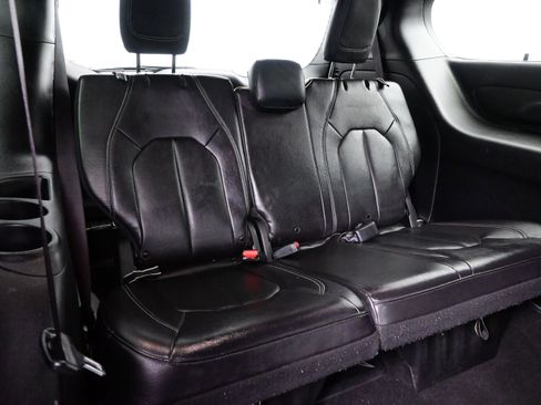 Used 2021 Chrysler Pacifica Touring-L w/ Uconnect Theater Family Group image 16