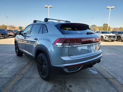 New 2026 Volkswagen Atlas Cross Sport SE image 5