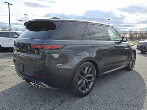 New 2025 Land Rover Range Rover Sport SE image 3