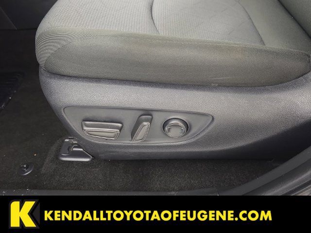 Used 2025 Toyota RAV4 XLE AWD/4WD image 24