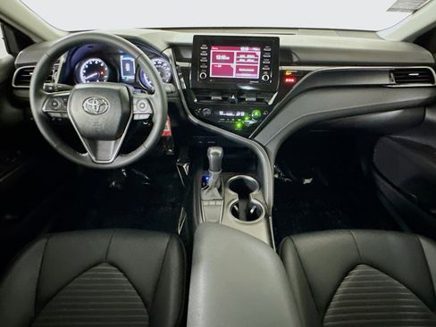 Used 2024 Toyota Camry SE image 25