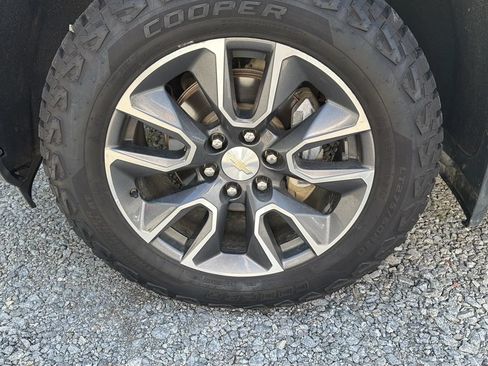 Used 2021 Chevrolet Silverado 1500 LT AWD/4WD image 3