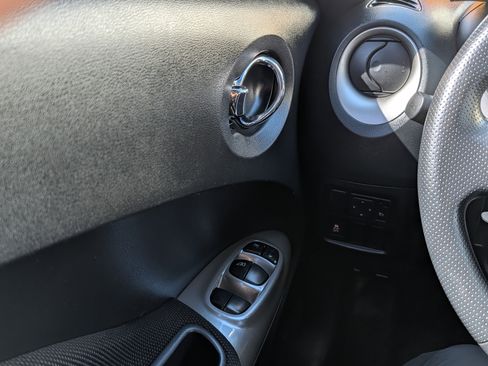 Used 2014 Nissan Juke S image 19