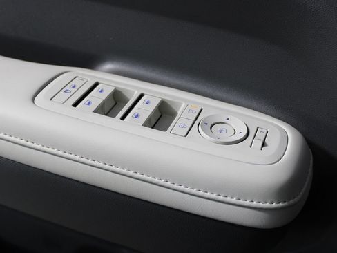 Used 2025 Hyundai Santa Fe Limited image 10