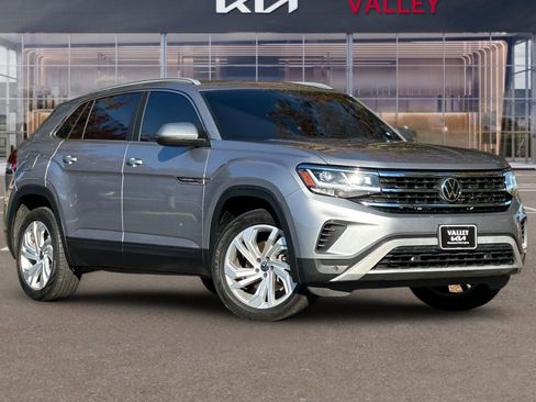 Used 2020 Volkswagen Atlas Cross Sport SEL image 2