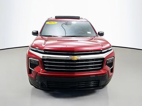Used 2025 Chevrolet Traverse High Country image 2