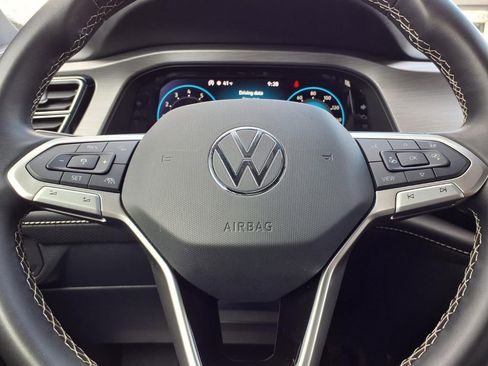 Used 2025 Volkswagen Atlas Cross Sport SE image 13