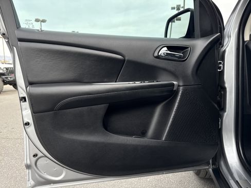 Used 2018 Dodge Journey SE w/ Popular Equipment Group image 12