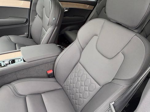 New 2026 Volvo XC90 B5 Core w/ Protection Package Premier image 18