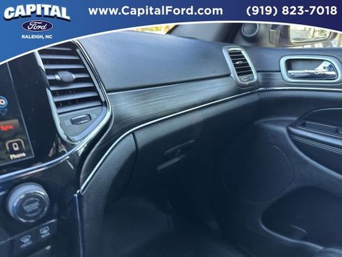 Used 2019 Jeep Grand Cherokee Limited image 26