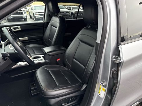 Used 2023 Ford Explorer XLT w/ Equipment Group 202A image 12