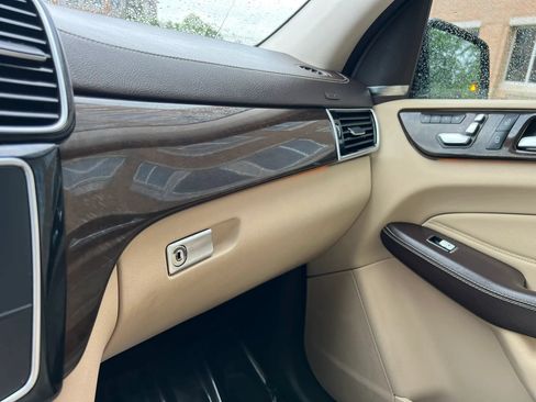 Used 2018 Mercedes-Benz GLS 450 4MATIC image 35
