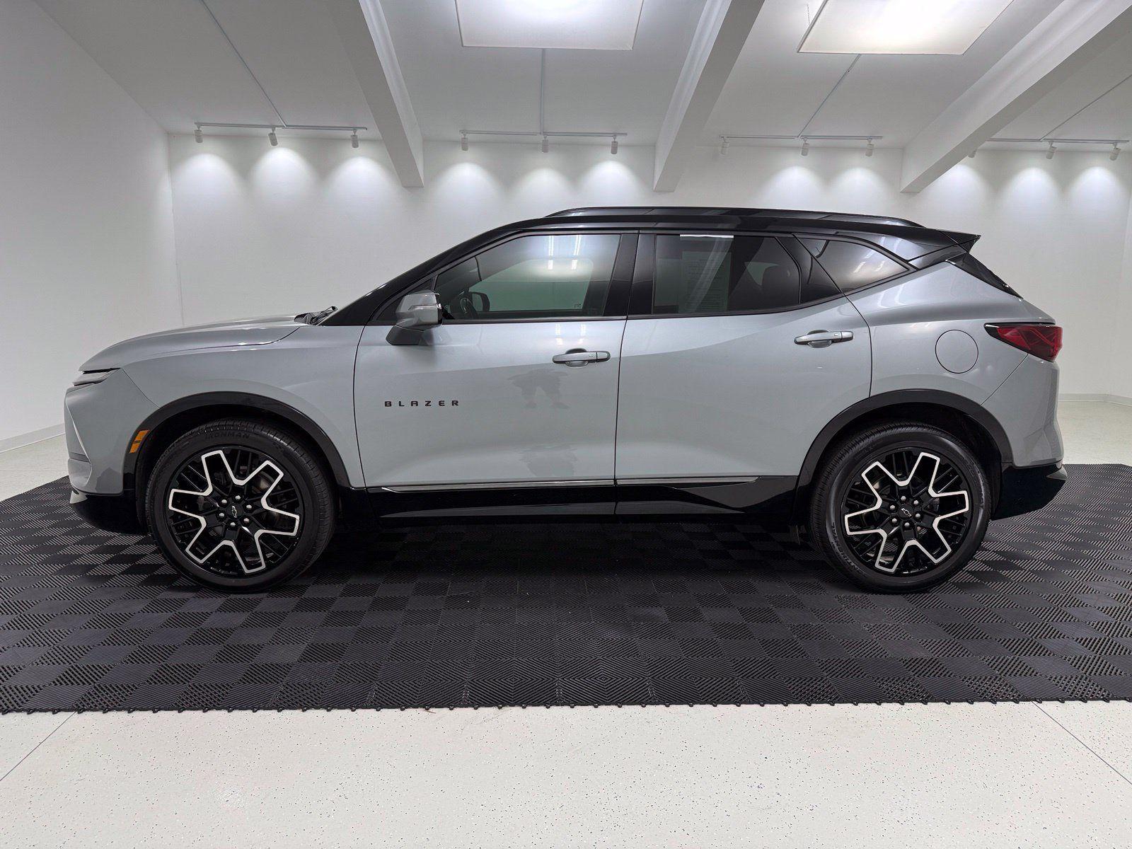 Used 2024 Chevrolet Blazer RS w/ Enhanced Convenience Package FWD image 4