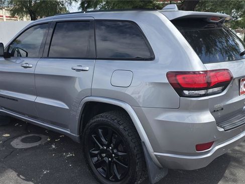 Used 2020 Jeep Grand Cherokee Altitude AWD/4WD image 7