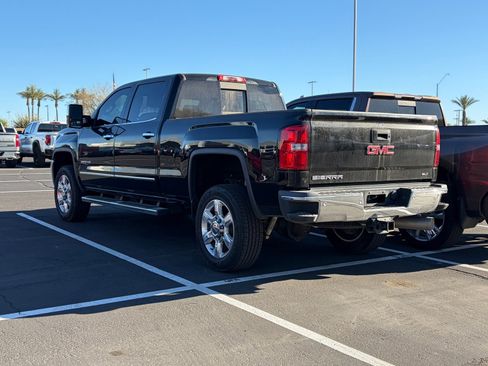 Used 2017 GMC Sierra 2500 SLT w/ Duramax Plus Package image 4