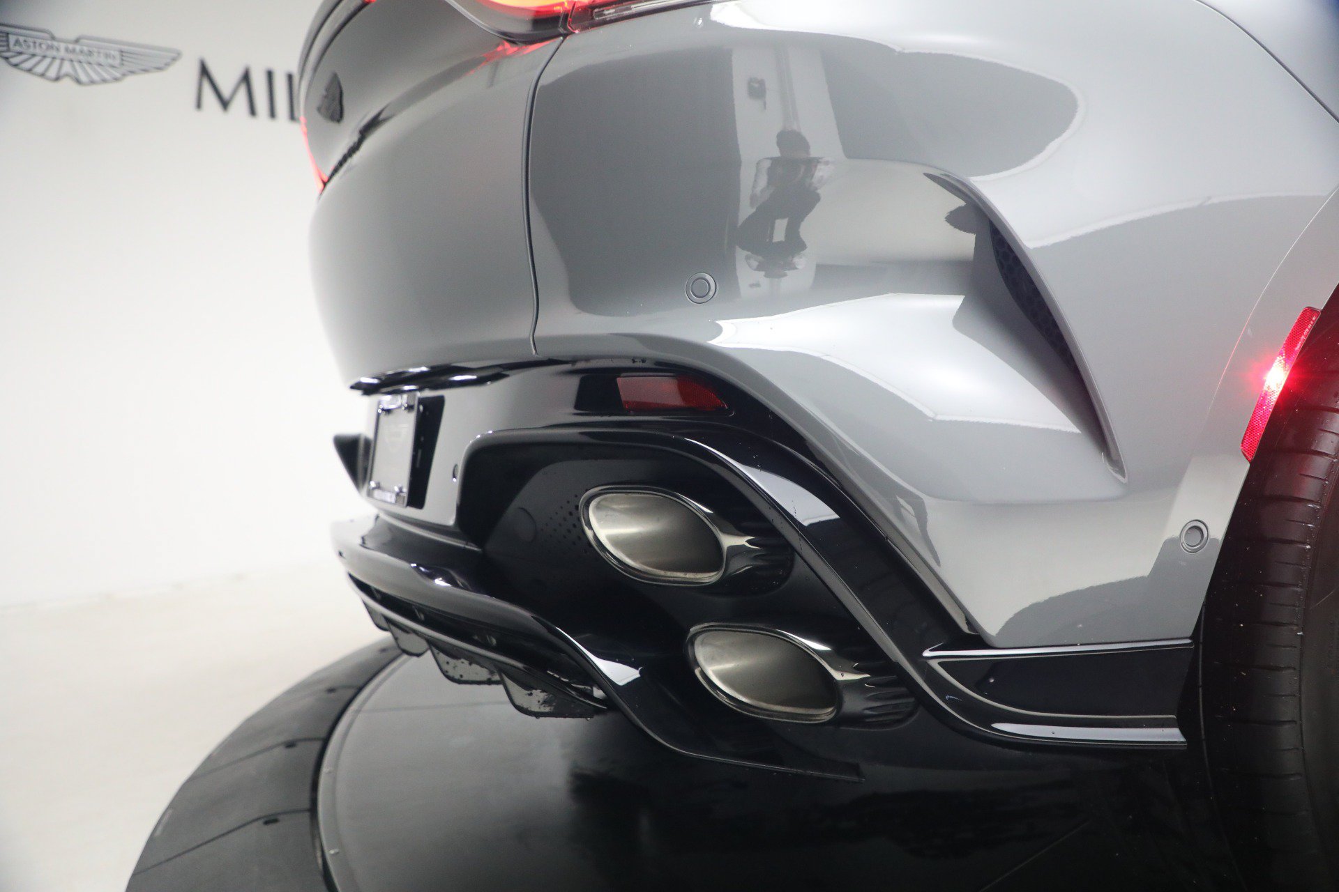 Used 2026 Aston Martin DBX S AWD/4WD image 36