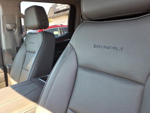 Used 2023 GMC Sierra 1500 Denali w/ Technology Package AWD/4WD image 22