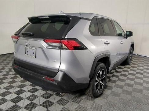 Used 2022 Toyota RAV4 LE image 6