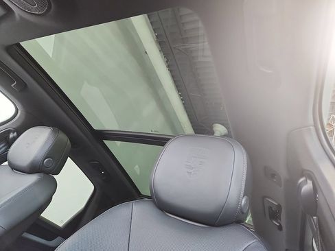 Certified 2025 Porsche Cayenne AWD/4WD image 14