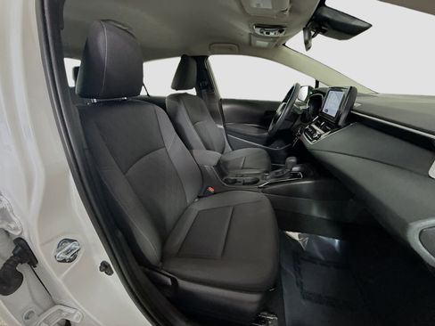 Used 2025 Toyota Corolla LE image 28