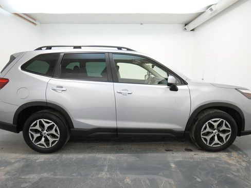 Used 2023 Subaru Forester Premium image 10