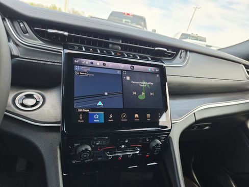 Used 2024 Jeep Grand Cherokee Limited image 27