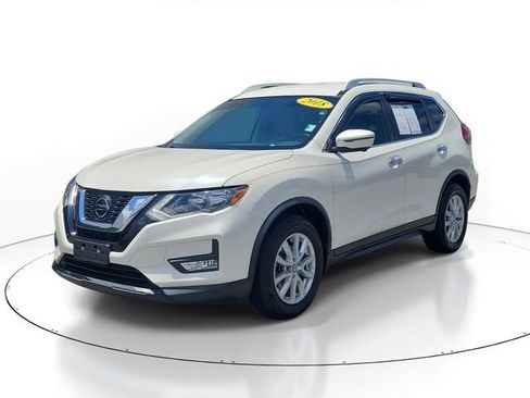 Used 2018 Nissan Rogue SV w/ Premium Package FWD image 2