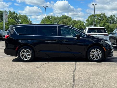 Used 2024 Chrysler Pacifica Limited FWD image 51