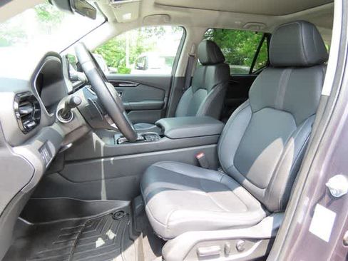 Used 2025 Honda Pilot Touring image 14