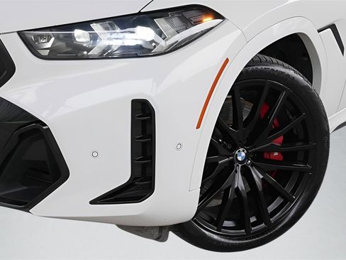 Used 2024 BMW X6 M60i image 24