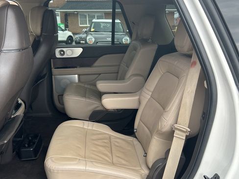 Used 2022 Lincoln Navigator Reserve AWD/4WD image 5