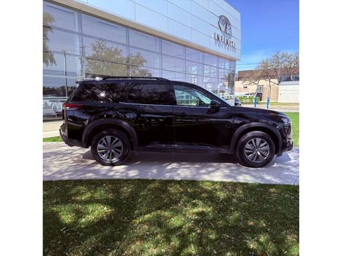 Used 2025 Nissan Pathfinder SV FWD image 5