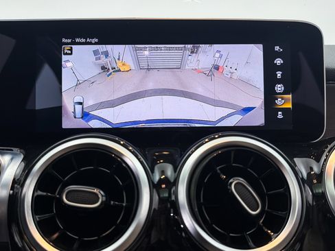 Used 2021 Mercedes-Benz GLB 250 image 6