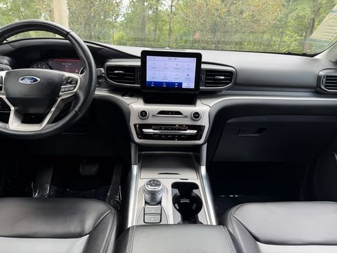 Used 2023 Ford Explorer XLT w/ Equipment Group 202A AWD/4WD image 13