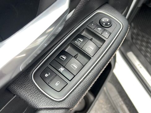 Used 2021 RAM 1500 Laramie AWD/4WD image 13