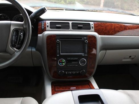 Used 2012 Chevrolet Suburban LTZ image 13