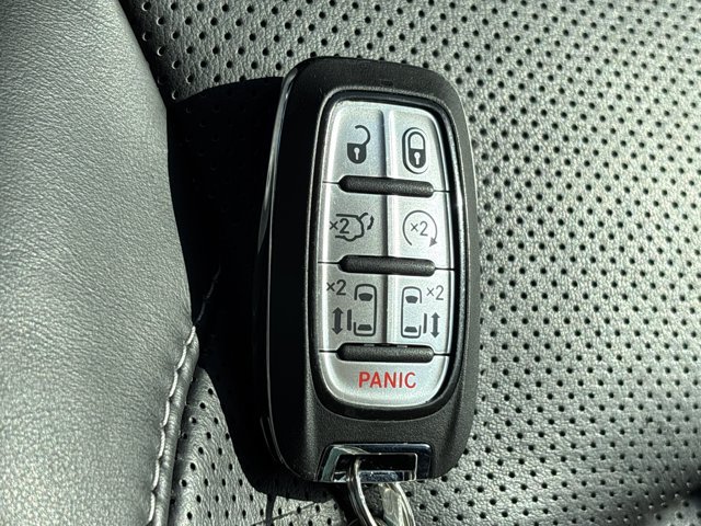 Used 2026 Chrysler Pacifica Limited FWD image 46