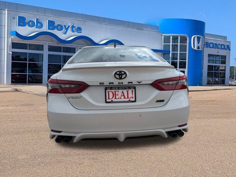 Used 2021 Toyota Camry XSE image 4