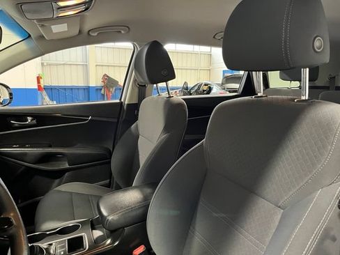 Used 2019 Kia Sorento FWD image 23