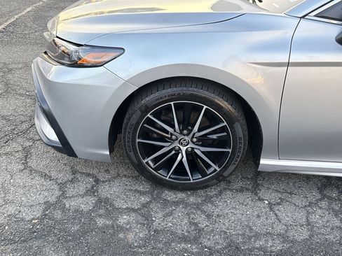 Used 2022 Toyota Camry SE w/ Cold Weather Package image 12